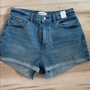 NWT Abercrombie curve love mom short